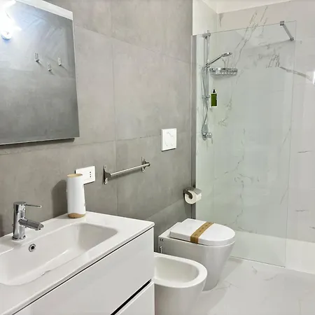 Your Home, Easy Walk To The Apartment *