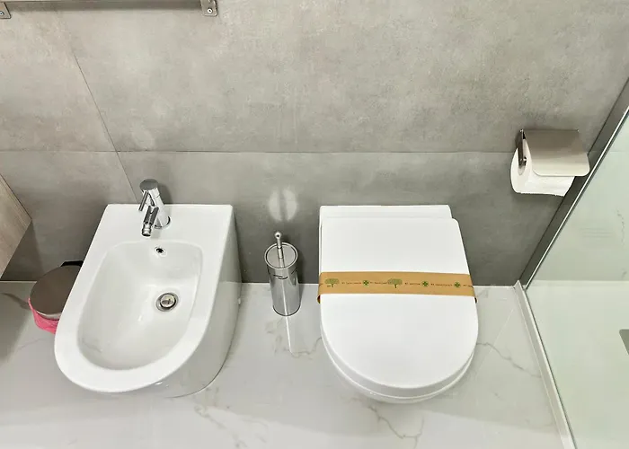 Апартаменты Your Home, Easy Walk To The