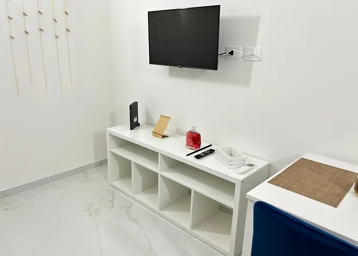 Апартаменты Your Home, Easy Walk To The *