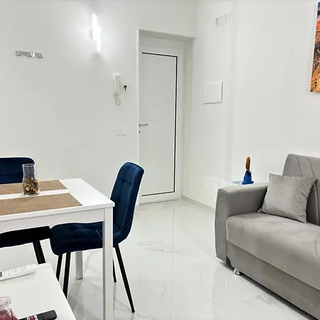 Your Home, An Easy Walk To The * Bari