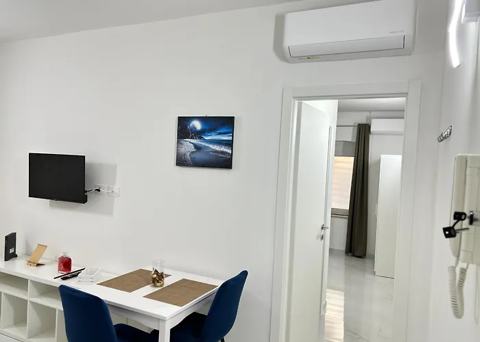 Your Home, Easy Walk To The Bari